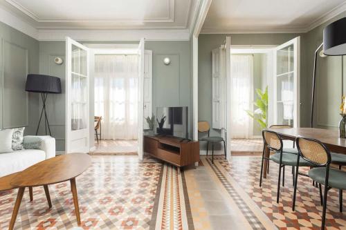 Spacious Stylish 4-bedroom Modernist Apartment