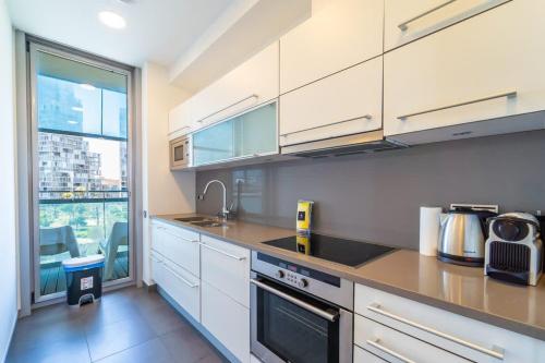 Unique Rentals-Seafront Luxe Suites