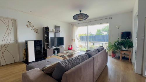 Spacious Cottage in Le Mans, Quiet & Terrace, 7 People