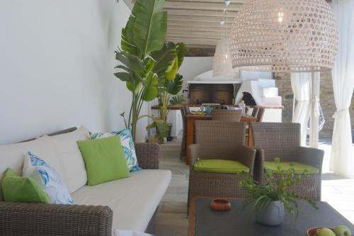 Ruang duduk di Renthousetinos