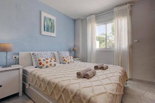 Family-Friendly Beach apartment with Sea View and Terrace