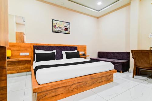 Ένα ή περισσότερα κρεβάτια σε δωμάτιο στο Hotel O Madhuban