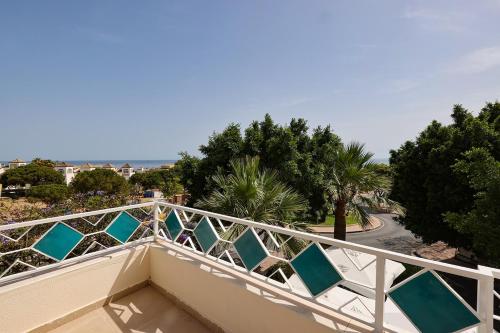 Family-Friendly Beach apartment with Sea View and Terrace