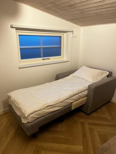 a bed in a room with a window at Stuga Loft Apartment Rinkaby-Åhusvägen 