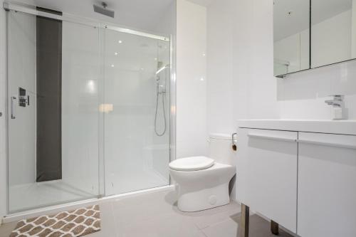 Ένα μπάνιο στο Sophisticated 1BR Escape , Charm in Old Port