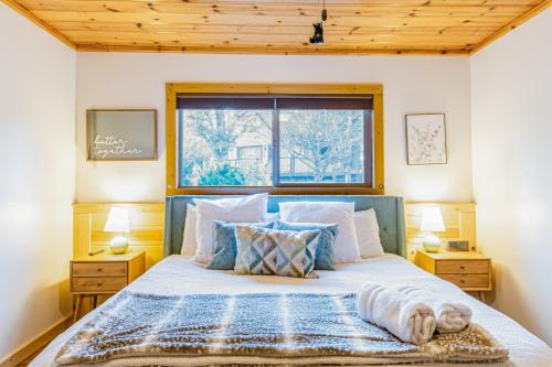 Ένα ή περισσότερα κρεβάτια σε δωμάτιο στο Entertainment Cabin #610