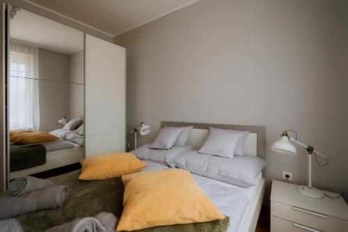 Postel nebo postele na pokoji v ubytování Vadrózsa Apartman