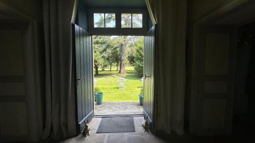 an open door with a view of a yard at ZONE BLEUE in Hyds