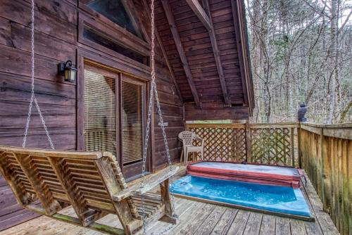 Mountaintop Romance private 10 mins from Gat and PF photo 16