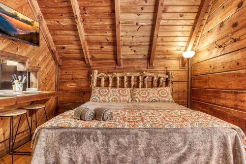 Mountaintop Romance private 10 mins from Gat and PF photo 21