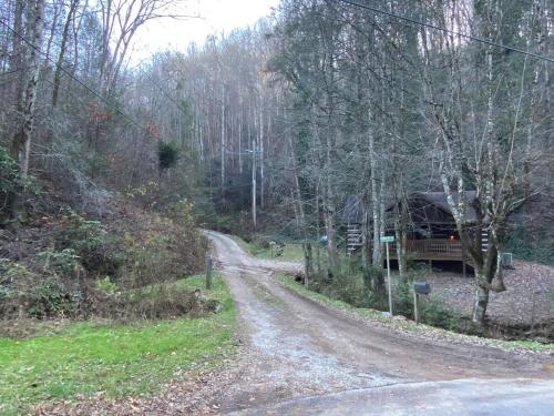Mountaintop Romance private 10 mins from Gat and PF photo 27