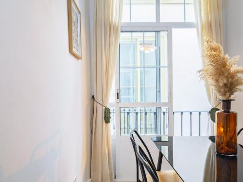 Cubo's Luciano Malaga Apartment & Optional Parking