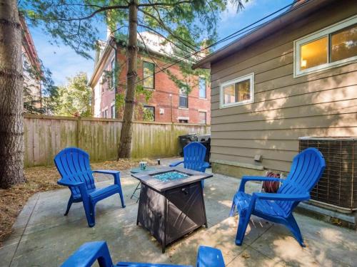four blue chairs and a table on a patio at Columbus St Haus German Villagepetsok in Columbus