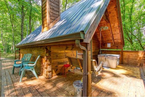 Honeysuckle-Romantic Cabin for 2 on top of the MTN photo 22
