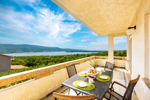 Apartman Izi 4 with sea view-zeleni