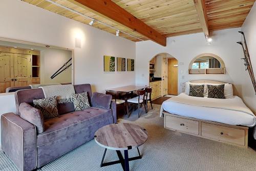 Posezení v ubytování Timberline Condominiums Studio Unit 115