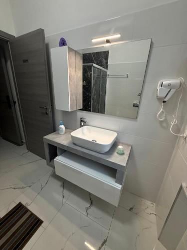 a bathroom with a sink and a mirror at Luna Guest House in Pisa