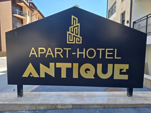 Et logo, certifikat, skilt eller en pris der bliver vist frem på Apart-hotel Antique, Zlatibor