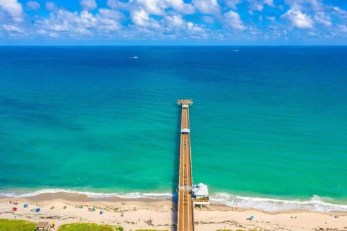 a view of the ocean with a wooden pier at 4br Private Guest Suite Pool Pga Beaches in Palm Beach Gardens