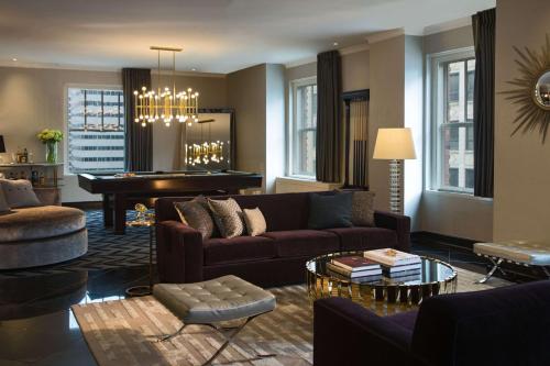 Χώρος καθιστικού στο The Allegro Royal Sonesta Hotel Chicago Loop