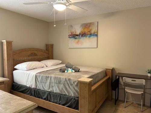 Ένα ή περισσότερα κρεβάτια σε δωμάτιο στο Private Stay Near Ed Smith Stadium-Great Location Rm4 Shared home