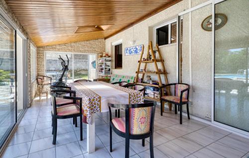 a dining room with a table and chairs at Gorgeous Home In Clavette in Clavette
