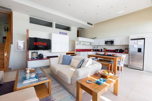 Gallery image of Beachfront Bbq Infinitypool&jacuzzi Aqualoft in Juan Dolio