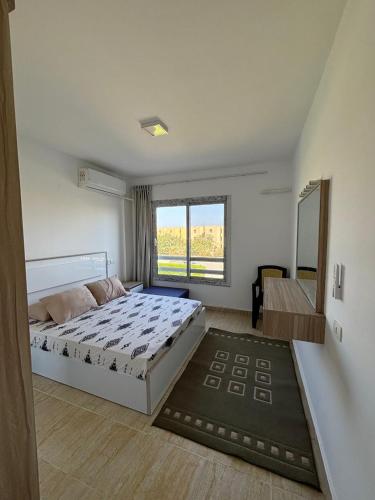 Postel nebo postele na pokoji v ubytování Blumar Ain sokhna
