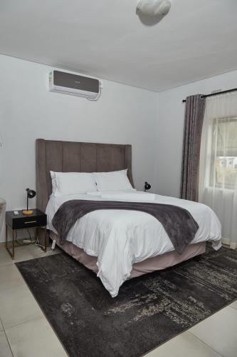 Кровать или кровати в номере Mountain Drive Apartments