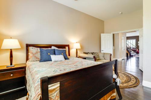 Ένα ή περισσότερα κρεβάτια σε δωμάτιο στο Las Vegas Escape with Private Outdoor Paradise