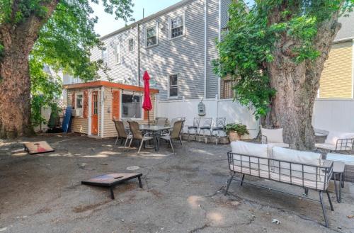 Gallery image of Cozy 4BR near Boston plus gameroom in Somerville