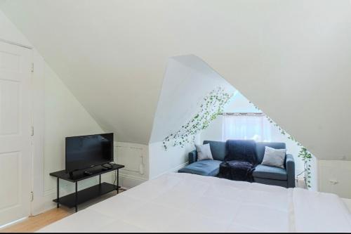 Gallery image of Cozy 4BR near Boston plus gameroom in Somerville
