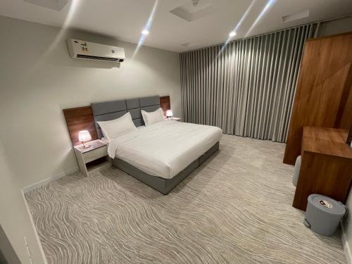 a bedroom with a bed in a room with at غيمة in Hail