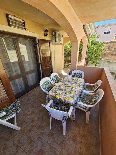 a patio with a table and chairs on a balcony at La Stella Marina in Bari Sardo