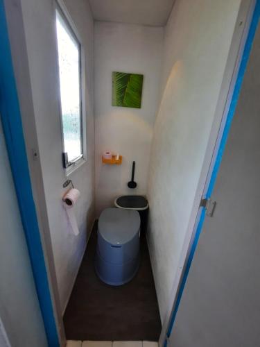 Ένα μπάνιο στο Mobilhome au bord d'étangs sur terrain privé