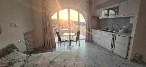 Η κουζίνα ή μικρή κουζίνα στο SeaView Rooms