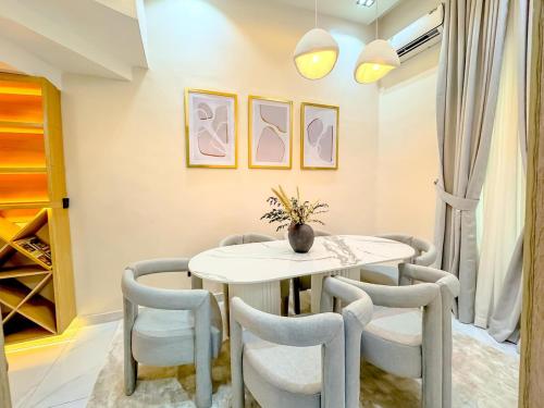 Гостиная зона в Sleek & Stylish 2 Bedroom Terrace in Lekki