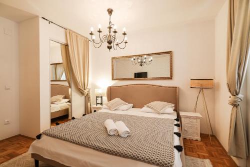 Ένα ή περισσότερα κρεβάτια σε δωμάτιο στο della apartments