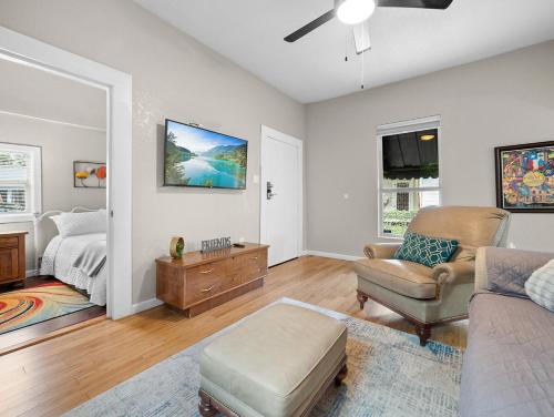 a living room with a couch a chair and a bed at 6 min from River center mall and hospital in San Antonio