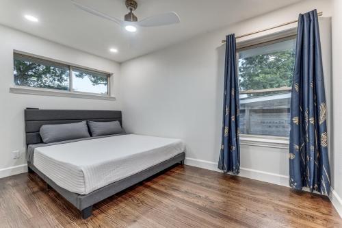 Ένα ή περισσότερα κρεβάτια σε δωμάτιο στο Dallas Luxury Near Lake 4BR 3BA - 2 Ensuites