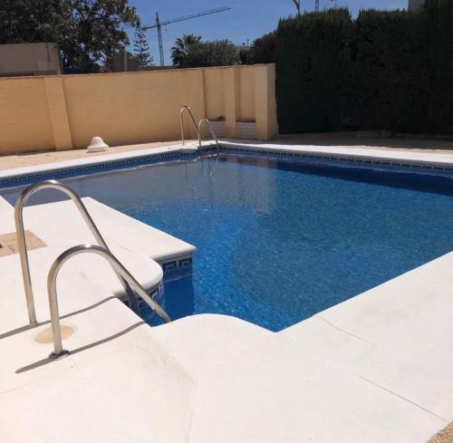 RIV - Renovated Apartment with Sea-View Terrace and Pool - AC, Los Álamos