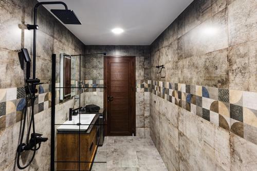 Ένα μπάνιο στο Вила Тих кът