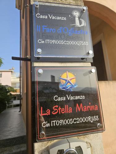 a sign for a wine store on a building at La Stella Marina in Bari Sardo