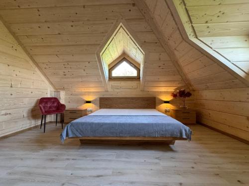 Ένα ή περισσότερα κρεβάτια σε δωμάτιο στο Brzozowa Chata