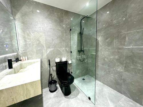 a bathroom with a toilet and a glass shower at Chic duplex luxury3suites et wi-fi in Marrakech