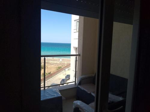 a room with a window with a view of the ocean at Noa Coast in Akouda