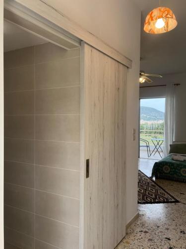 Ένα ή περισσότερα κρεβάτια σε δωμάτιο στο Appartements in Epidaurus Yialassi