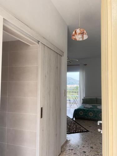 Ένα ή περισσότερα κρεβάτια σε δωμάτιο στο Appartements in Epidaurus Yialassi