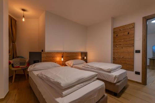 Una cama o camas en una habitación de Alpinia