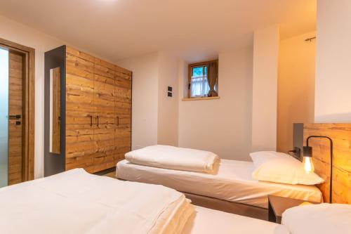 Una cama o camas en una habitación de Alpinia